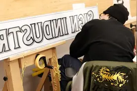 走在街头，你会因为一个好看店招推门而入吗？招牌绘写师揭秘“城市表情”图片