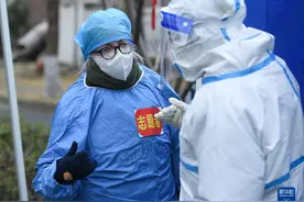 新华全媒+丨续写家族百年情缘 美国志愿者苏州战“疫”图片