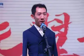 被司法部点赞！四川90后“无臂男孩”彭超通过法考，下一个目标是读博图片
