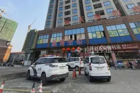 男子入住柳州这民宿，中午仍未办理退房，老板推门一看惊了图片