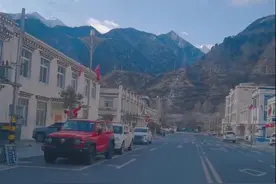 游客西藏自驾租车直接上4S店提新车，租车公司：订的车刚好到了图片