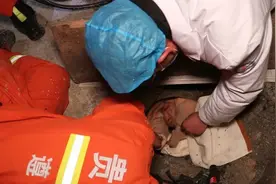 6岁女孩被困直径20多厘米管道内 成功被救出图片