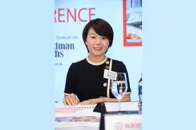 海底捞创始人张勇卸任CEO，43岁“老将”杨利娟接棒图片