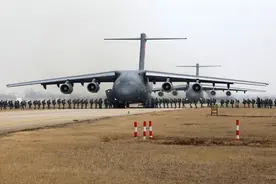 伞兵跨昼夜突袭——空降兵某旅跨昼夜集群空降战斗演练见闻图片