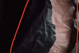 消费维权速报丨网购棉服开线有墨迹且包装破损，网店已退款图片