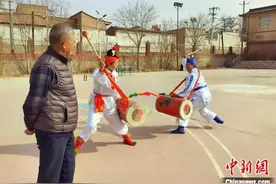 兰州女子太平鼓队30载创新传承：柔中带刚呈“人鼓合一”图片