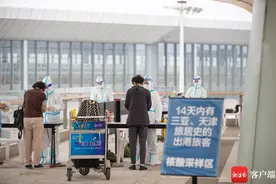 海口美兰机场设专区为这类旅客提供核酸采样服务图片