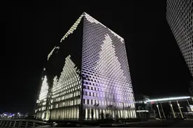 美！郑州龙湖金融岛景观灯首次全岛亮化图片