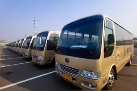 宇通连续18年服务全国两会！T7占高端商务用车总量93％图片