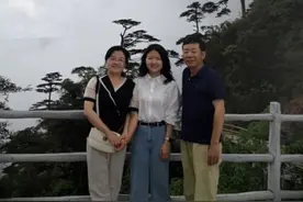 90后女孩感动中国，主持人用唇语对她说了一句话图片