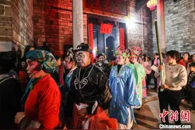 湖南临武县演绎“夜故事”祈福图片