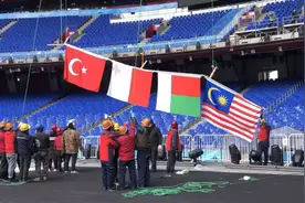 开幕式前“鸟巢”紧急调整万国旗，看他们如何争分夺秒图片