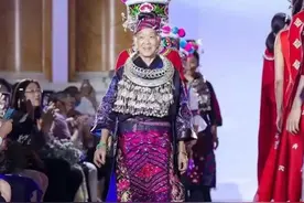 贵州大山里这位老奶奶，到过十几个国家还上T台走秀图片