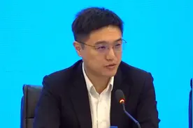 上海：如因管控不能去上班，可向居住地居村委会申请开证明视频封面