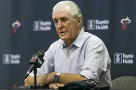 莱利：里弗斯已成为史上最伟大的教练之一 我很自豪曾执教他图片