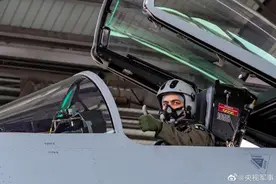 歼10C交付巴基斯坦图片