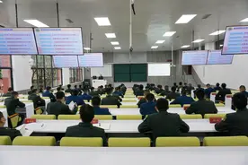 选调军官！在岗前集训中淬火加钢图片