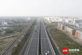 3月18日零时起 成都天府国际机场高速公路开始收费图片