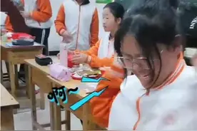 山东一中学老师自费请全班吃自热火锅奖励进步，学生们说下次要吃席图片