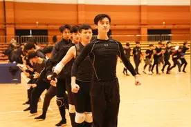 北京舞蹈学院“最帅男团”与残疾人共同演绎“生生不息”图片