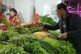 “小米辣”一斤直逼40元，瓶装剁辣椒悄然“瘦身”图片