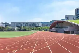 新月热线 | 孩子在学校遭了处分，从此害怕上学，该怎么帮助他？图片