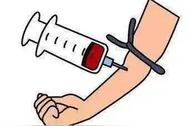 抽血后胳膊一片青仿佛被毒打 多半是你没压对图片