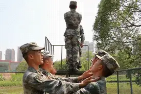 军营心理行为训练十大挑战，你敢来吗？图片