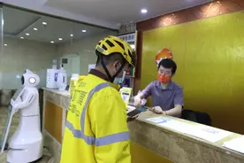 龙华区开辟6家酒店作为免费居住点，外卖小哥可安心入住图片