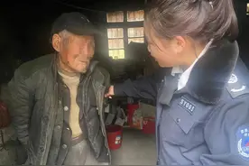 关爱孤寡独居老人网格员变身“贴心儿女”图片