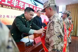 热血挥洒强军梦！各地欢送新兵入伍图片