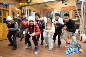 何冲手臂摔伤仍坚持滑雪赛 体坛众星“跨界”冰雪图片