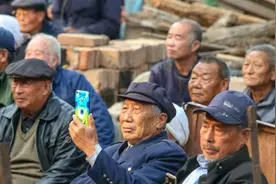 超龄农民工告别工地背后：社保可转移究竟难在哪？丨蔚言大义图片