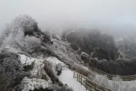 河北涞源：雪落白石山图片