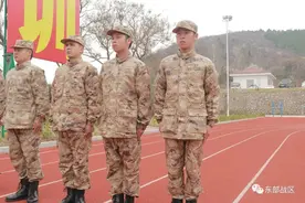 3对双胞胎兄弟，参军啦图片