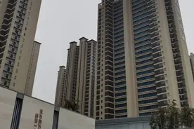 实探郑州新房市场：市区成交回暖，远郊跌至4字头图片