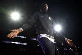 杜兰特：这场比赛胜利要归功于团队的努力图片