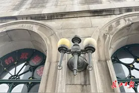 昔日宫灯今何在？记者多处探访，在长江大桥寻到了相似老灯具图片