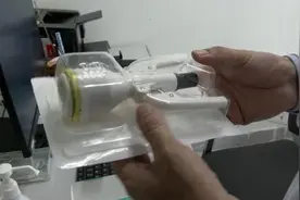 小伙网购包皮环切器自己在家割包皮，操作不当致流血不止视频封面