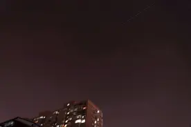 它好亮，飞得好快呀！“天宫课堂”当晚，小学生拍到中国空间站图片