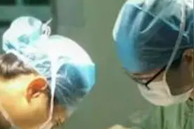 一烦躁就吃头发！广西7岁女孩胃里有近半斤头发