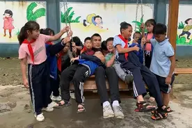 80后“白发校长”的隔离日记图片