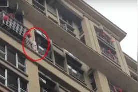 “我是消防员，我可以帮帮你吗？”图片