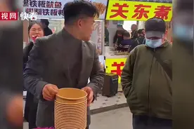 暖心的小摊儿，热心商户让53岁智力受损大叔免费吃饭视频封面