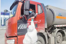 我市加大大货车管控严防疫情输入图片