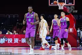 季后赛遭遇开门黑！陶汉林复出砍两双难救主，山东高速男篮101-115不敌深圳图片