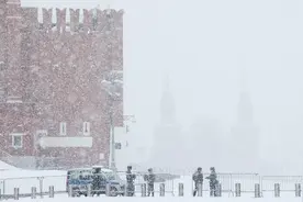 俄罗斯莫斯科迎大雪 整个城市银装素裹图片