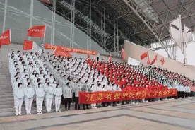 江苏已调派5000余名医务人员支援上海图片