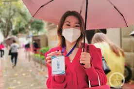 职业陪诊师悄然兴起背后：站一天可能接不到一单，有客户女儿都50多岁了图片