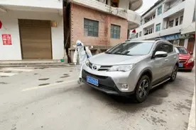 一家三口都在“撒谎”！得知真相的女儿，为啥不忍心戳破？图片